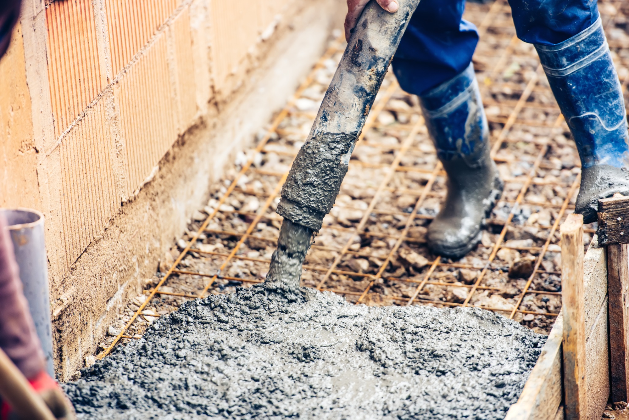 Industrial concrete placement over reinforced steel